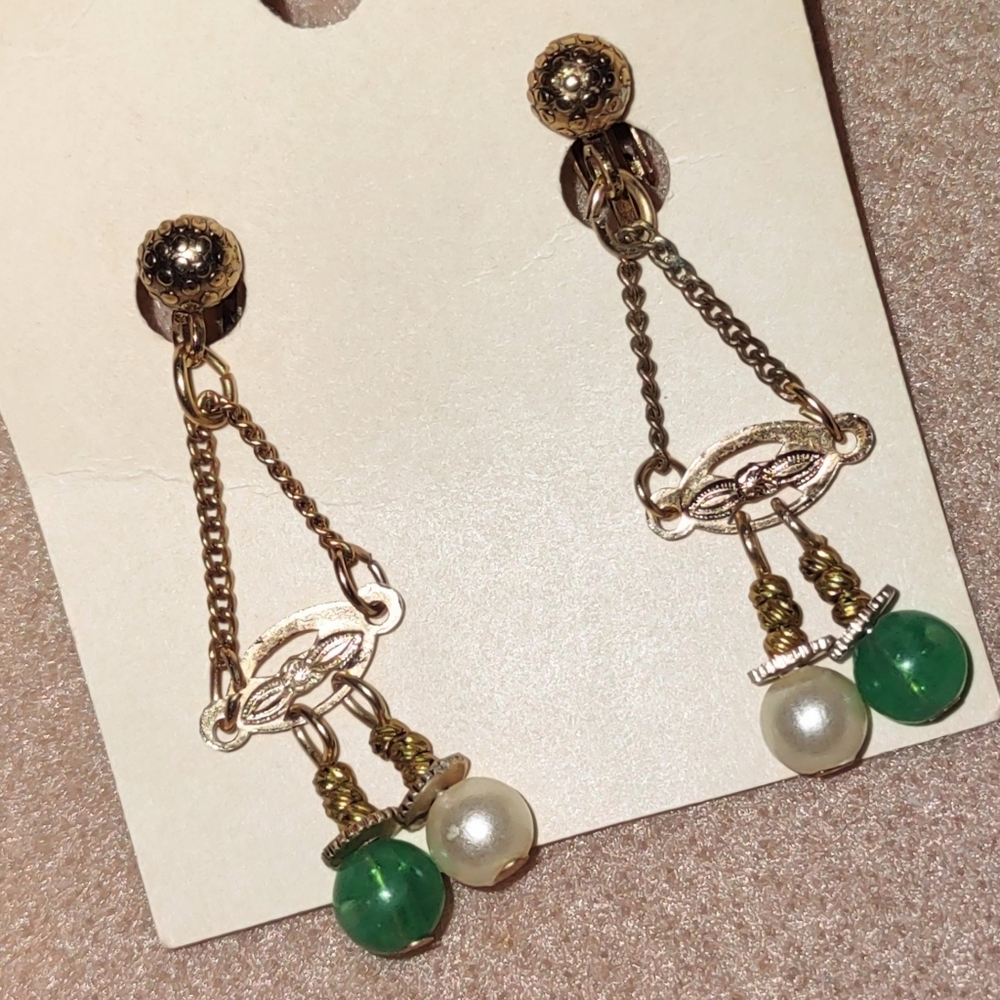 Jade Green & Pearl Beads Dangling Vintage Clip Earrings